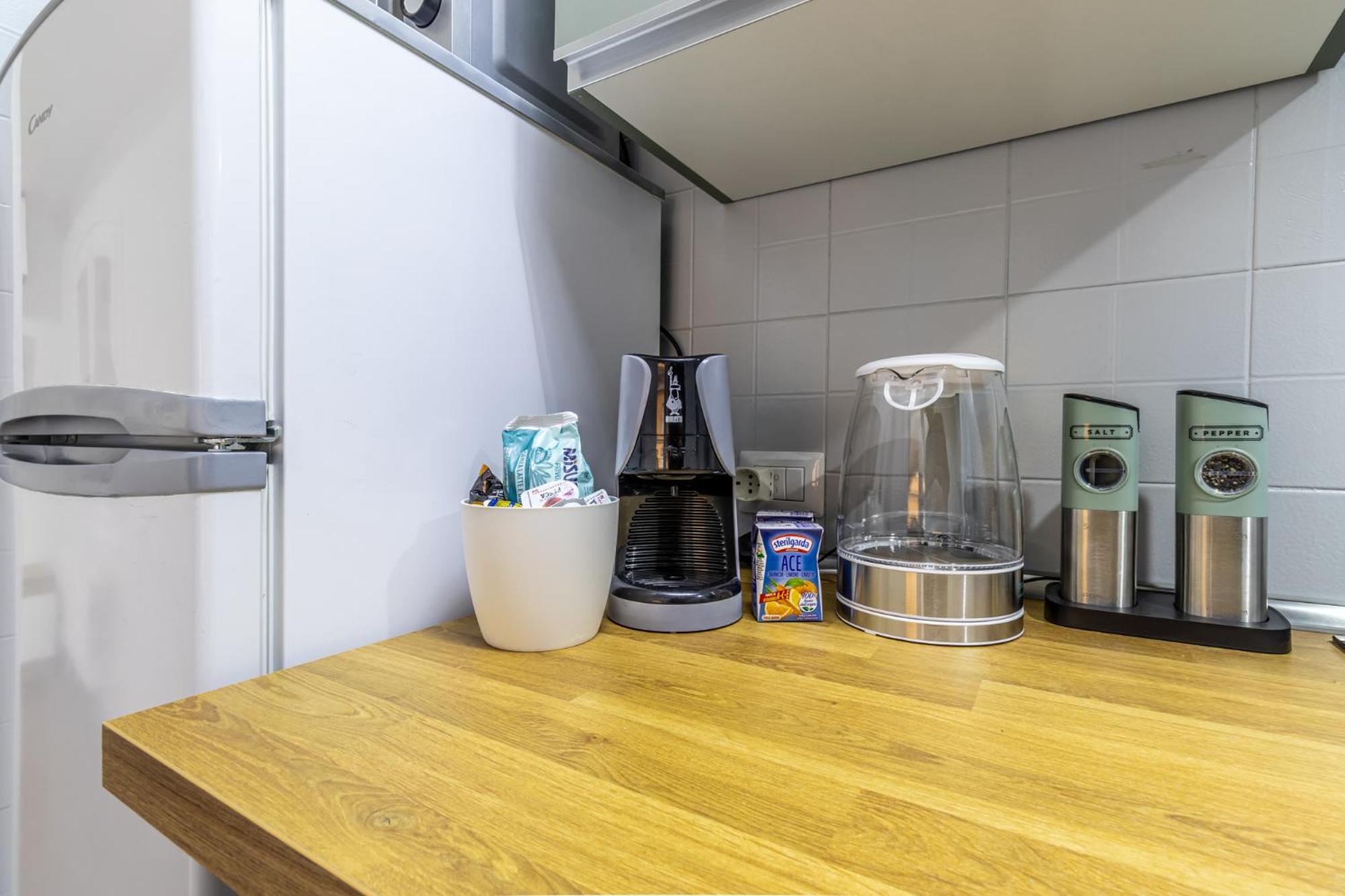 Ottonelli Street Stay- Wifi Fibra Free Tra Storchi & Centro Storico Modena Eksteriør billede